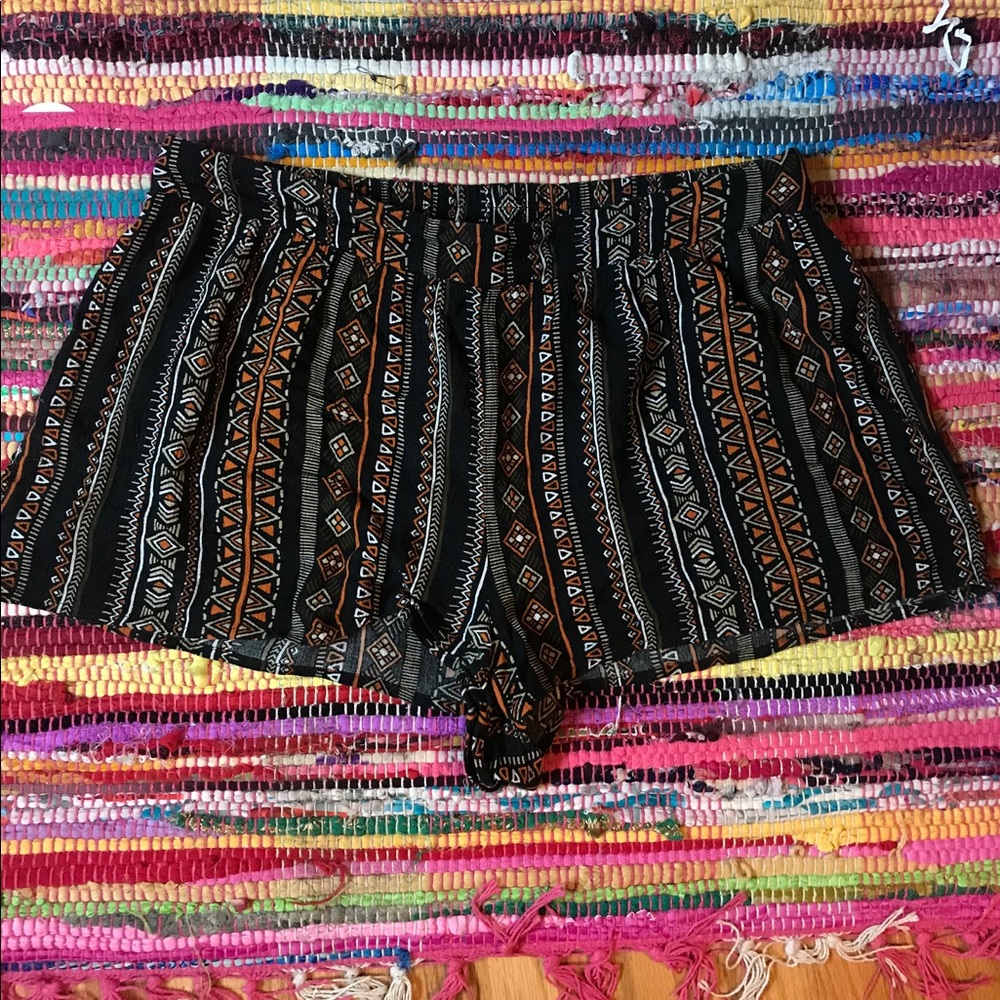 Boho Stripes Shorts- Forever 21 SIZE LARGE 🖤🧡